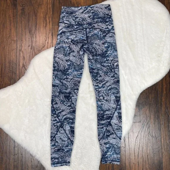 Lululemon In Movement Leggings 4 Blue Gray Paisley 7/8 Athletic Gym Workout - Picture 7 of 13